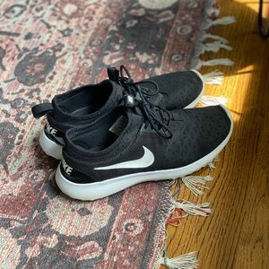 black nike sneakers